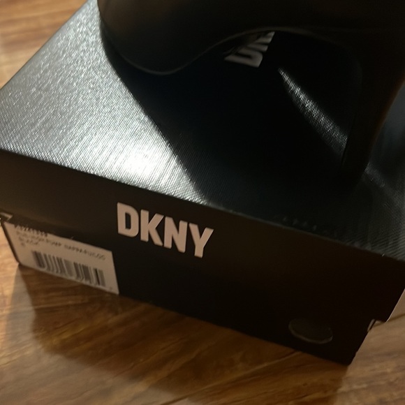 DKNY  shoes - Picture 4 of 7